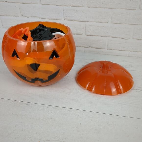10 Wilton VTG Halloween Cookie Cutters Pumpkin Storage Container + 6 Metal 1996 - Picture 10 of 11